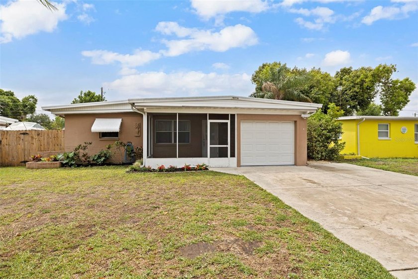 Welcome home to this charming 3-bedroom, 2-bathroom, 1-car - Beach Home for sale in Largo, Florida on Beachhouse.com