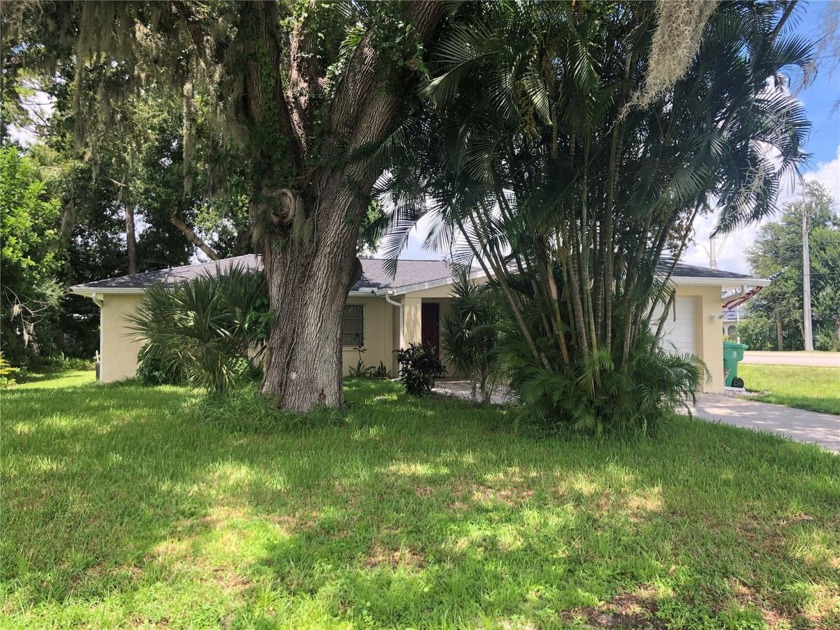 Delightful 2 Bedroom,2 Bathroom home with attached one car - Beach Home for sale in Port Charlotte, Florida on Beachhouse.com