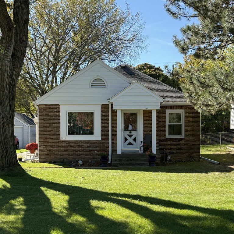 Charming 2-bedroom brick ranch on South Lake Drive, just minutes - Beach Home for sale in Saint Francis, Wisconsin on Beachhouse.com