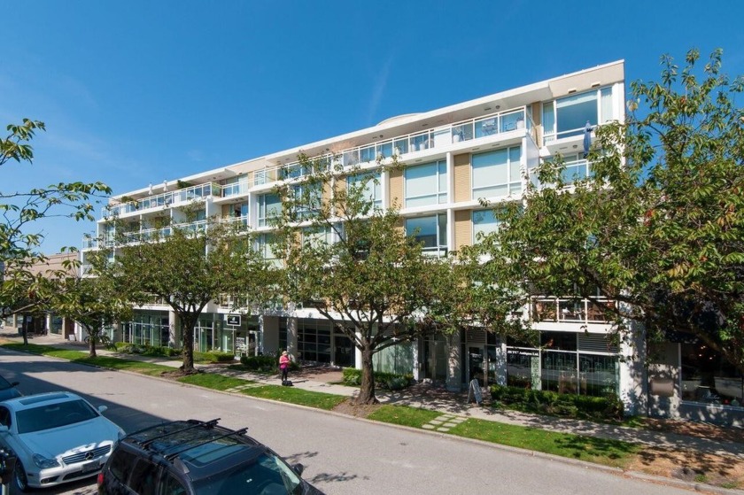 Bright and beautifully updated, this south-facing studio on the - Beach Condo for sale in Vancouver,  on Beachhouse.com