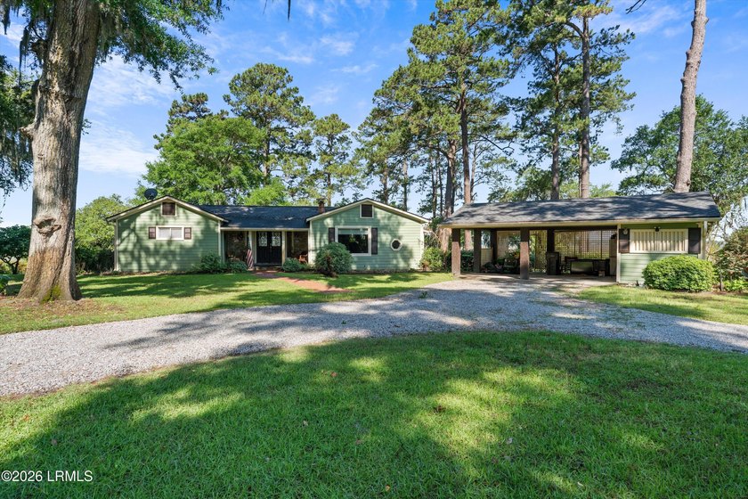 This rare 1.15-acre double lot offers something increasingly - Beach Home for sale in Beaufort, South Carolina on Beachhouse.com