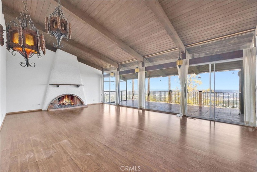 Top of the world views of the ocean, city and beyond! The - Beach Home for sale in Rancho Palos Verdes, California on Beachhouse.com