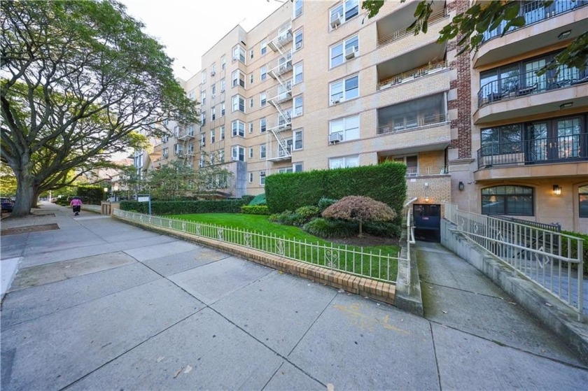 Welcome to Apartment 6R at 1250 Ocean Parkway, a spacious and - Beach Other for sale in Brooklyn, New York on Beachhouse.com