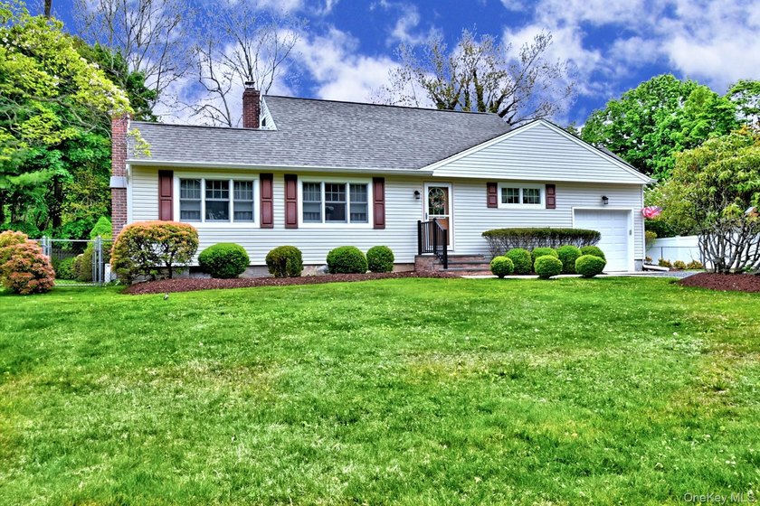 Beautifully Maintained and Updated 4 Bedroom New Englander Style - Beach Home for sale in Shoreham, New York on Beachhouse.com