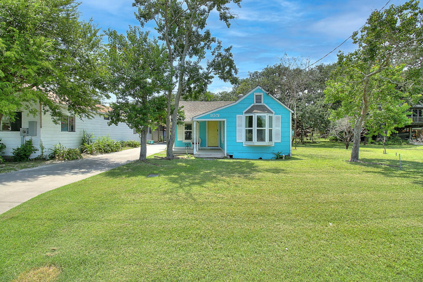 Welcome to The Turquoise Mermaid, a charming 3 bedroom, 2 bath - Beach Vacation Rentals in Fulton, Texas on Beachhouse.com