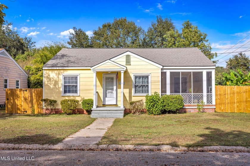 Welcome to the heart of Biloxi! This charming, well established - Beach Home for sale in Biloxi, Mississippi on Beachhouse.com