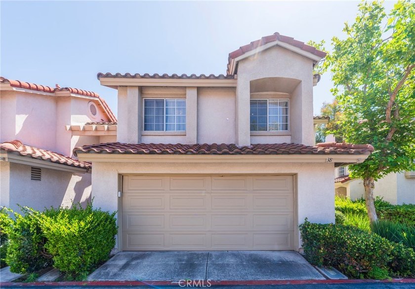 Welcome to 38 Carnation, a beautifully situated end-unit condo - Beach Condo for sale in Rancho Santa Margarita, California on Beachhouse.com