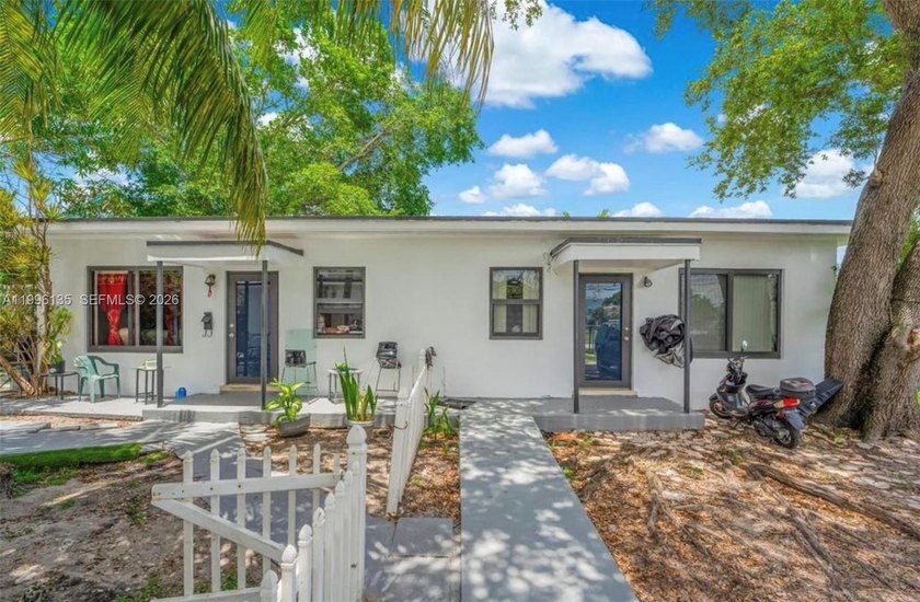 Exceptional Triplex Investment Opportunity!

Discover this - Beach Townhome/Townhouse for sale in Miami, Florida on Beachhouse.com