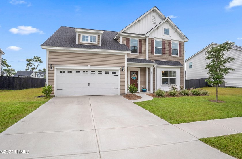Beautiful well-maintained home in Gleason Farms offers a - Beach Home for sale in Beaufort, South Carolina on Beachhouse.com