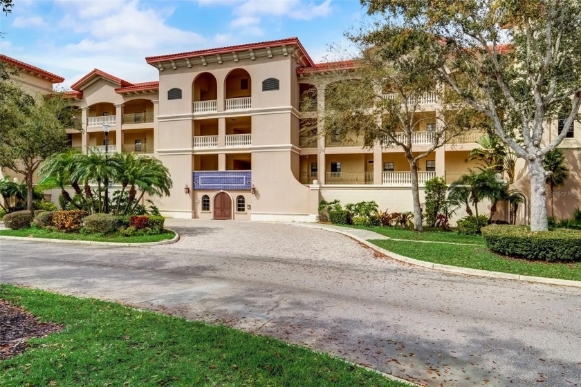 LOWEST priced unit available! TOP FLOOR FULL 3/2/1 IN LAKE - Beach Condo for sale in Lakewood Ranch, Florida on Beachhouse.com