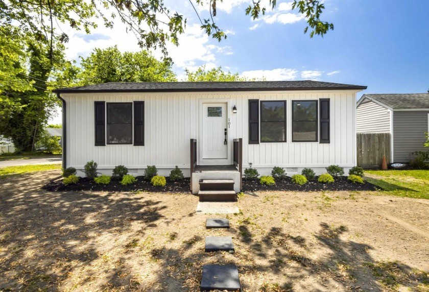This beautifully updated 2-bedroom, 1-bathroom ranch-style home - Beach Home for sale in Villas, New Jersey on Beachhouse.com
