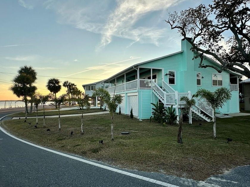 This beautiful island home sits in a fabulous spot, with the - Beach Home for sale in Cedar Key, Florida on Beachhouse.com