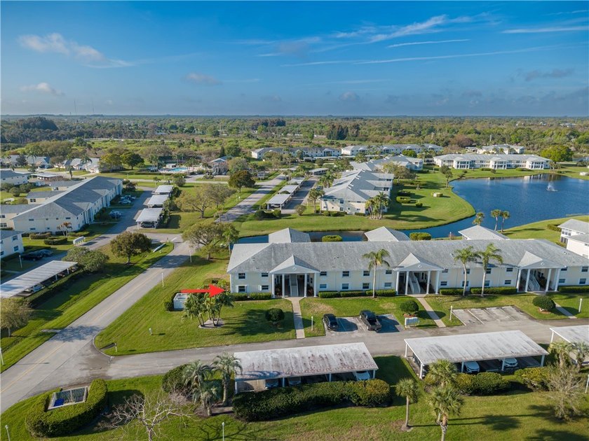 Charming, 1st-floor, furnished, light-and-bright corner unit - Beach Condo for sale in Vero Beach, Florida on Beachhouse.com