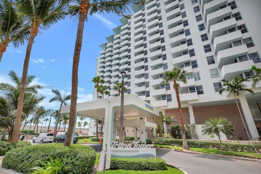 MOVE-IN READY. WELL MAINTAINED UNIT. FLOOR PLAN ALLOWS ENLCOSED - Beach Condo for sale in Miami  Beach, Florida on Beachhouse.com