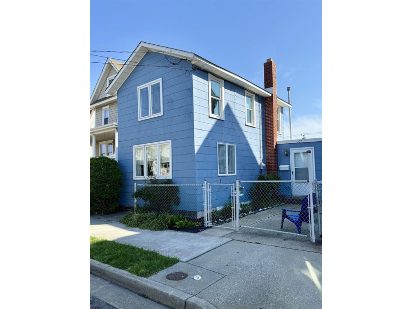 This charming beach cottage would be ideal as a low-maintenance - Beach Home for sale in Wildwood, New Jersey on Beachhouse.com