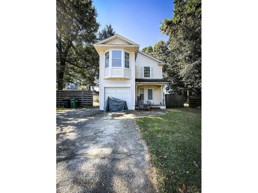 * LOCATION AND AFFORDABLITY *This charming 3-bedroom, 3-bath - Beach Home for sale in Tallahassee, Florida on Beachhouse.com