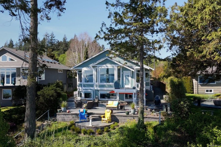 Welcome to 9055 Lochside. This oceanfront property is a stunning - Beach Home for sale in North Saanich,  on Beachhouse.com