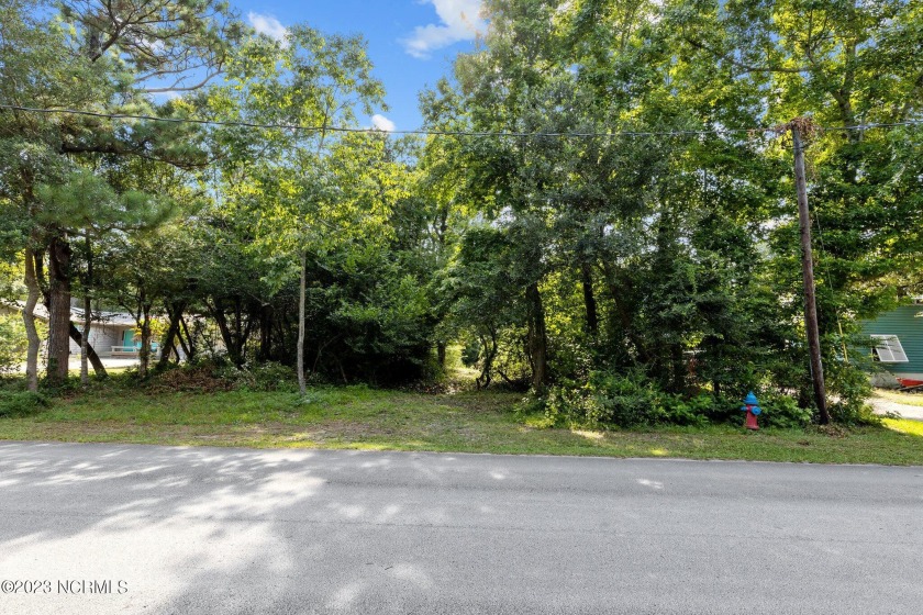 One of few remaining vacant lots left in Pine Knoll Association - Beach Lot for sale in Pine Knoll Shores, North Carolina on Beachhouse.com