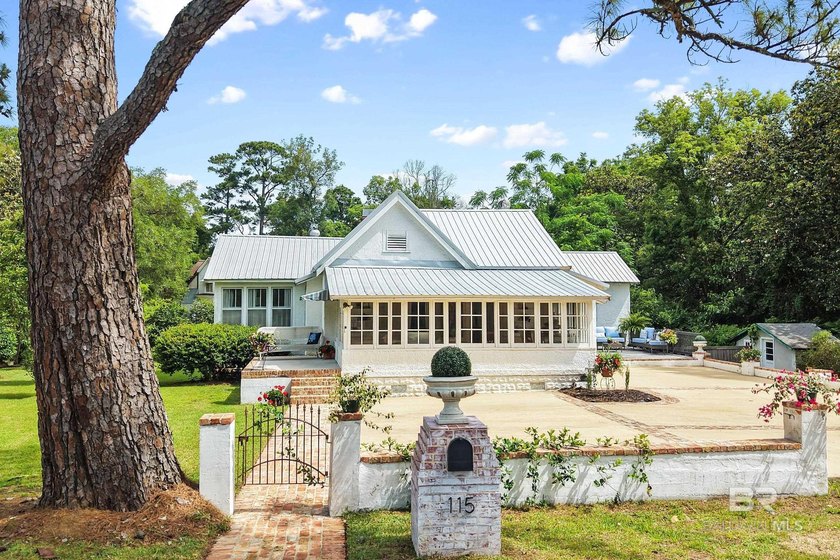 Live the Fairhope lifestyle in this adorable Bluff cottage at - Beach Home for sale in Fairhope, Alabama on Beachhouse.com