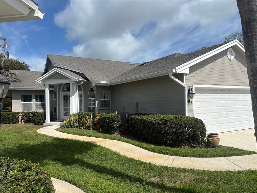 SPECIAL 3-bedroom 2 bath duplex Home with volume ceilings, large - Beach Townhome/Townhouse for sale in Vero Beach, Florida on Beachhouse.com