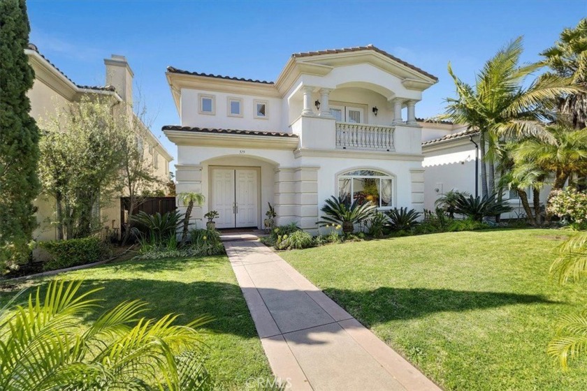 Located at one of the highest points in Redondo Beach on a - Beach Home for sale in Redondo Beach, California on Beachhouse.com