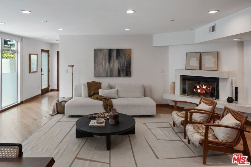 An exceptional value in Venice: Priced strategically, this - Beach Condo for sale in Venice, California on Beachhouse.com