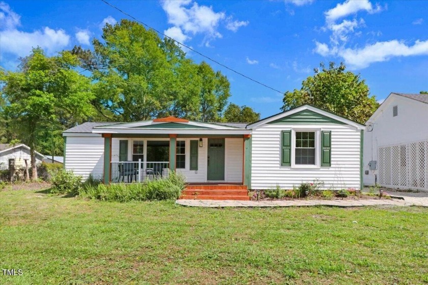 Escape to coastal living! This charming 2-bedroom, 1-bath home - Beach Home for sale in Sneads Ferry, North Carolina on Beachhouse.com