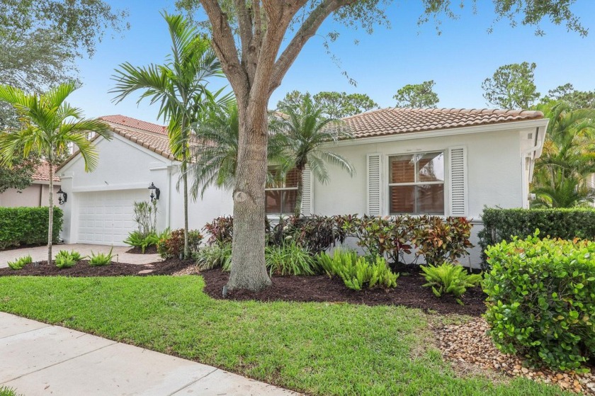 Live the Palm Beach Gardens lifestyle in the sought-after gated - Beach Home for sale in Palm Beach Gardens, Florida on Beachhouse.com