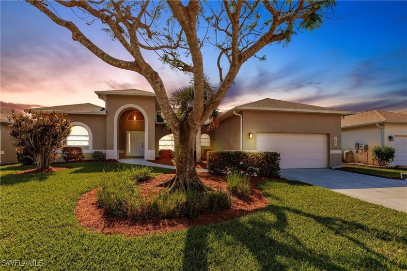 Stunning and meticulously maintained lakefront 3 bedroom, 2 full - Beach Home for sale in Fort Myers, Florida on Beachhouse.com