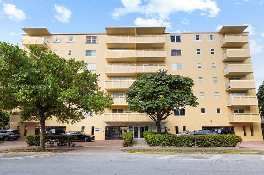 Owner motivated! Experience the best of South Florida by living - Beach Condo for sale in Miami Beach, Florida on Beachhouse.com