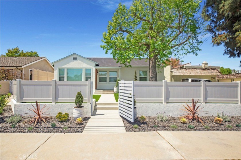 Welcome to your dream home! Nestled in the heart of Costa Mesa's - Beach Home for sale in Costa Mesa, California on Beachhouse.com