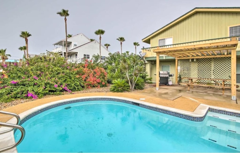 Just minutes away from the beach, you can be from door to sand - Beach Home for sale in South Padre Island, Texas on Beachhouse.com