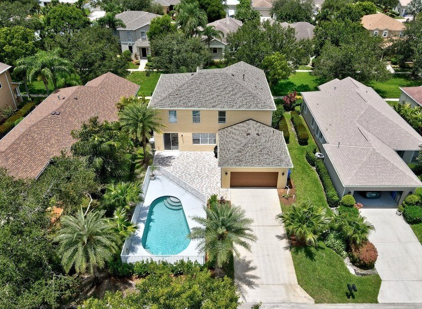 Come enjoy this spacious 5 bed, 3 bath pool home in Pointe West - Beach Home for sale in Vero Beach, Florida on Beachhouse.com