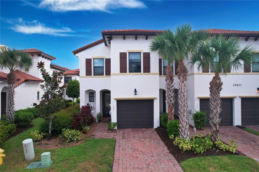Discover this stunning 3-bedroom, 2.5-bathroom townhouse in the - Beach Townhome/Townhouse for sale in Fort Myers, Florida on Beachhouse.com