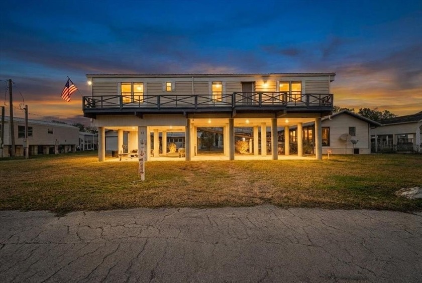 A LOT OF BANG FOR YOUR BUCK IN SUWANNEE, FLORIDA!!!! This - Beach Home for sale in Old Town, Florida on Beachhouse.com