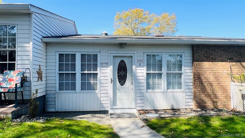 Lovely Greenbriar in newer section with sunroom that is open to - Beach Condo for sale in Ridge, New York on Beachhouse.com