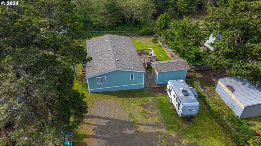 Beautifully Updated Home in Gleneden! Tranquil location at the - Beach Home for sale in Gleneden Beach, Oregon on Beachhouse.com
