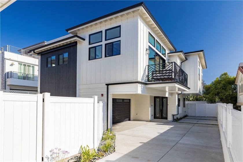 Meticulous Attention to detail for the Discerning Buyer...
This - Beach Townhome/Townhouse for sale in Redondo Beach, California on Beachhouse.com