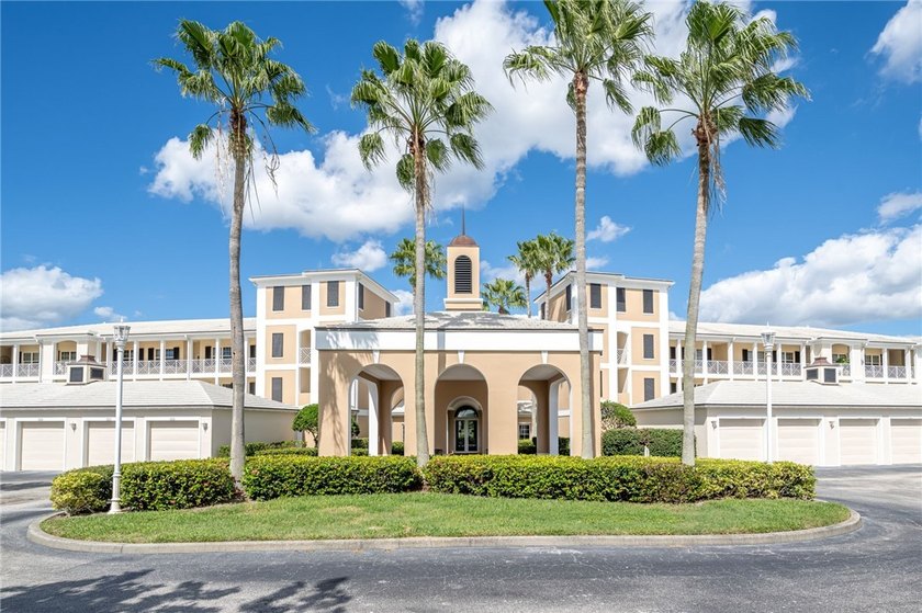 BEST VALUE IN OAK HARBOR!! Beautifully furnished, super bright - Beach Condo for sale in Vero Beach, Florida on Beachhouse.com