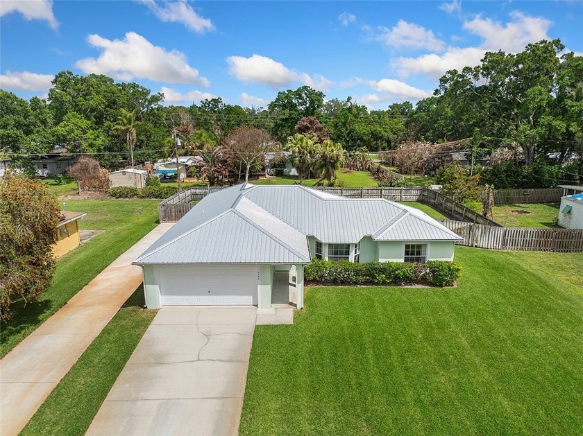 Impeccably Maintained, 3/2/2, CBS, split plan home on a large - Beach Home for sale in Vero Beach, Florida on Beachhouse.com