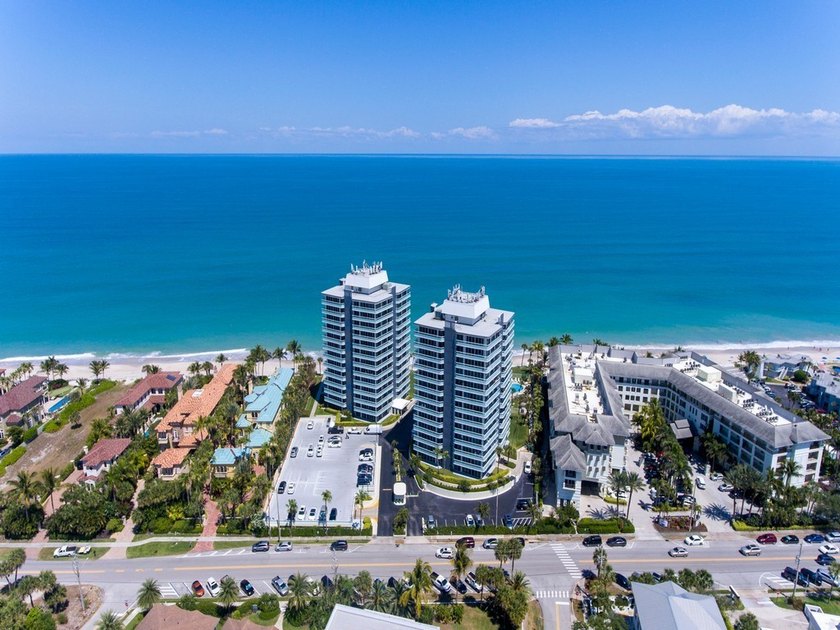 PREMIER DIRECT OCEANFRONT NE Corner Unit. Custom decorator - Beach Condo for sale in Vero Beach, Florida on Beachhouse.com