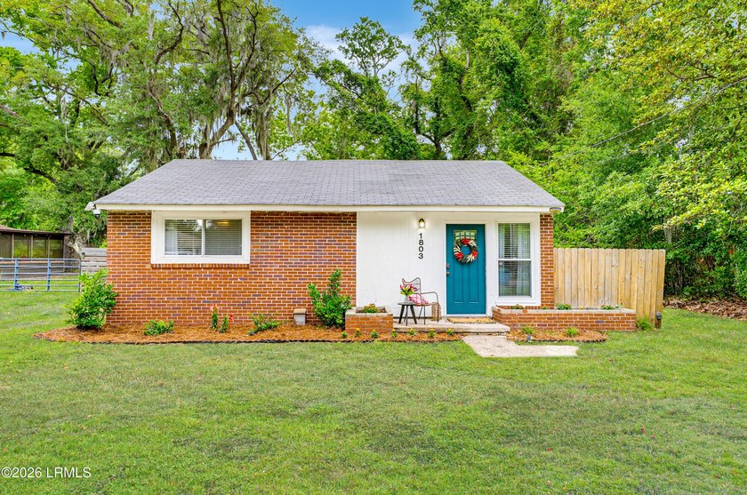 Welcome to your charming slice of Lowcountry living in the heart - Beach Home for sale in Port Royal, South Carolina on Beachhouse.com