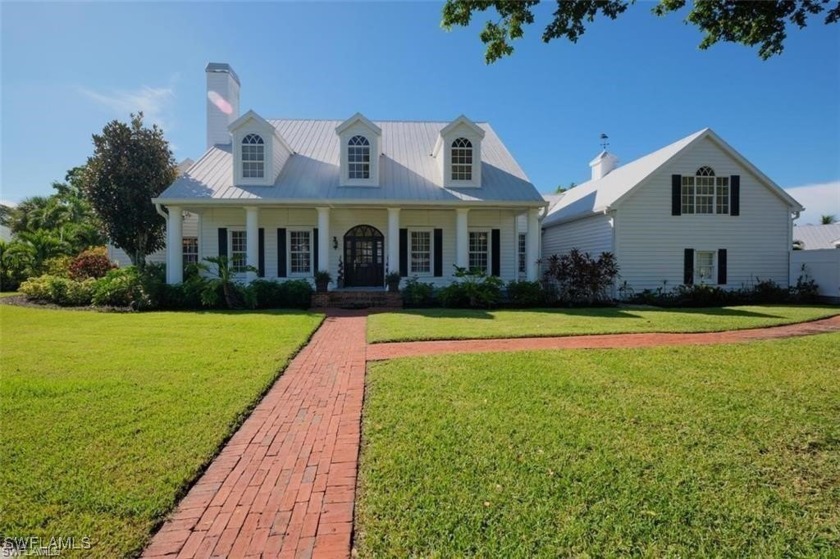 Beautiful Old Florida Estate Home that covers 2 lake front lots - Beach Home for sale in Fort Myers, Florida on Beachhouse.com