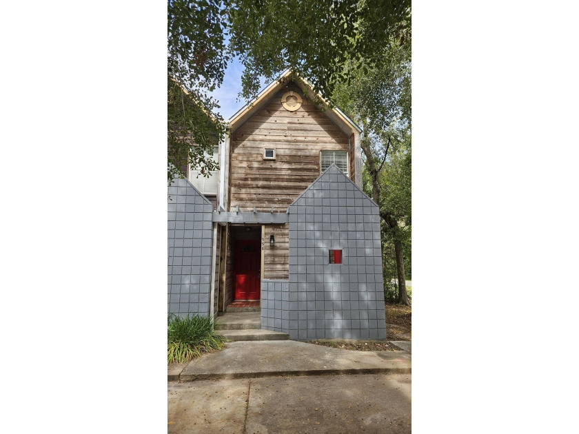 Renovated contemporary townhome with fun diagonal design - Beach Townhome/Townhouse for sale in Tallahassee, Florida on Beachhouse.com