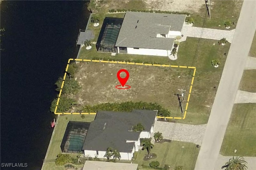 This prime 100-foot freshwater canal lot offers the perfect - Beach Lot for sale in Cape Coral, Florida on Beachhouse.com