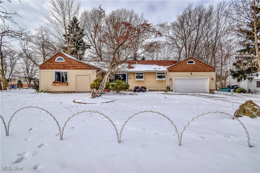 Welcome to this 3-bedroom, 1.5-bath ranch in the Village of - Beach Home for sale in Timberlake, Ohio on Beachhouse.com