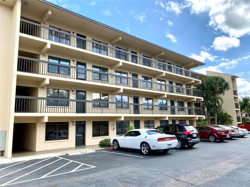 Absolutely Gorgeous Lakefront Woodpark top floor condo - Beach Condo for sale in Bradenton, Florida on Beachhouse.com