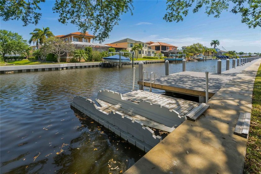 INCLUDES FREE BOAT DOCKING! - BOATING COMMUNITY with GULF ACCESS - Beach Condo for sale in Tarpon Springs, Florida on Beachhouse.com
