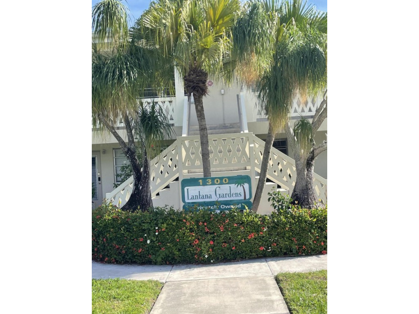 LOWEST HOA FEE IN COUNTY!LOW TAXES! 100% reserves for roof.This - Beach Condo for sale in Lantana, Florida on Beachhouse.com