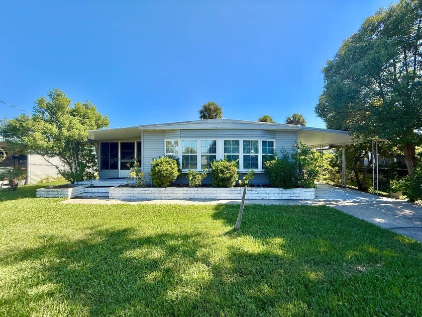 Welcome to this 2 bedroom 2 bathroom home in Maplewood Estates - Beach Home for sale in Port Orange, Florida on Beachhouse.com